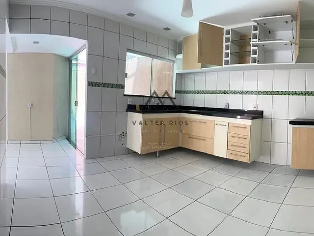 Casa 3 quartos e 2 banheiros, à venda, no bairro Hernani Sá em Ilhéus