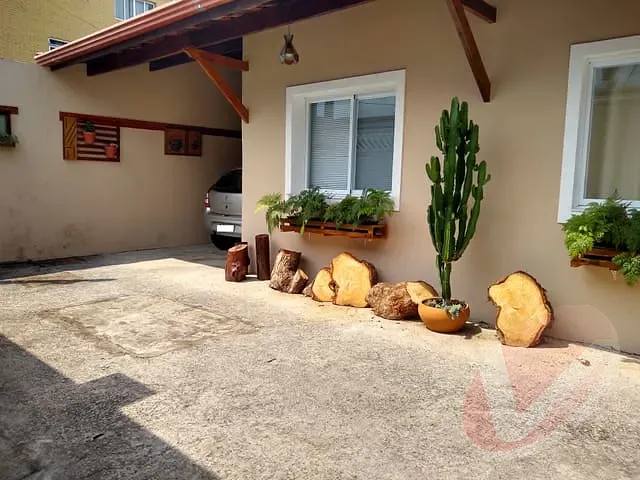 Casa com 384m² 5 quartos e 3 banheiros, à venda, no bairro Flórida em Praia Grande