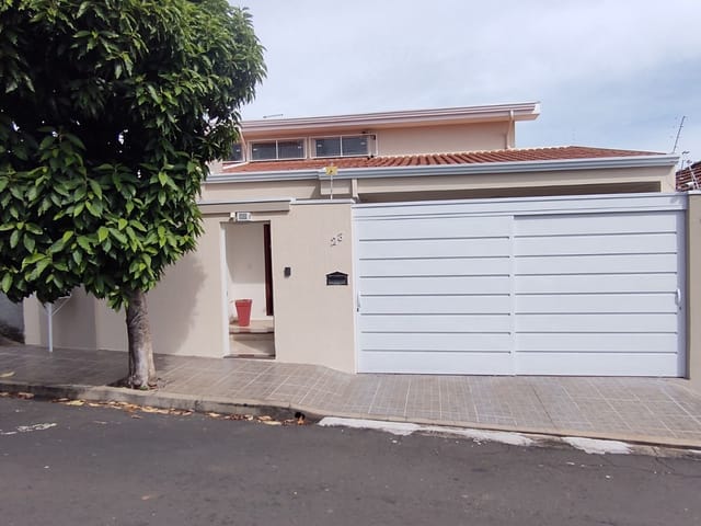 Casa com 250m² 3 quartos e 3 banheiros, à venda, no bairro São Benedito em São João da Boa Vista