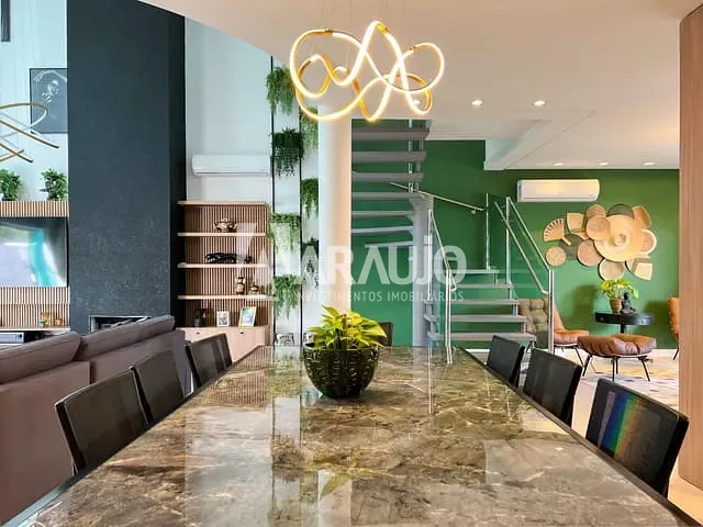 Casa com 300m² 4 quartos e 5 banheiros, à venda, no bairro Praia dos Amores em Balneário Camboriú