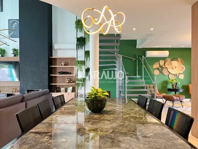 Casa com 300m² 4 quartos e 5 banheiros, à venda, no bairro Praia dos Amores em Balneário Camboriú