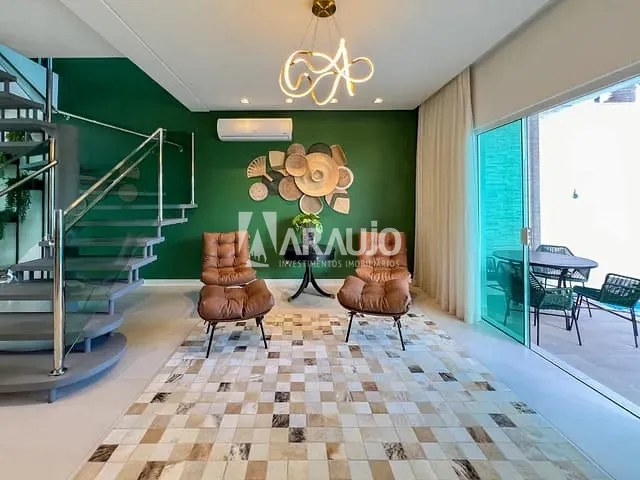 Casa com 300m² 4 quartos e 5 banheiros, à venda, no bairro Praia dos Amores em Balneário Camboriú