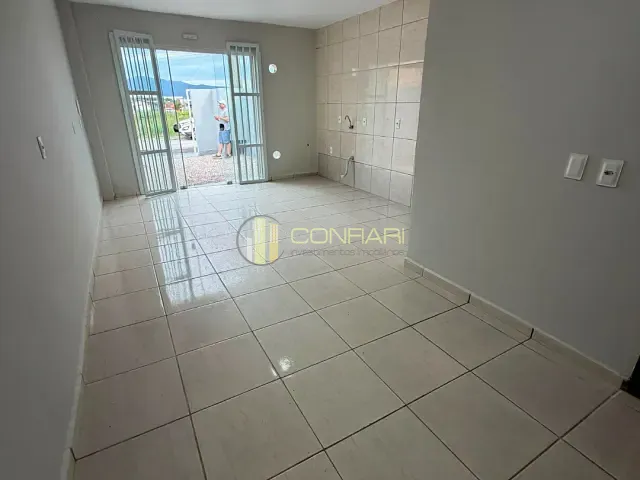 Casa 2 quartos e 1 banheiro, à venda, no bairro Morretes em Itapema