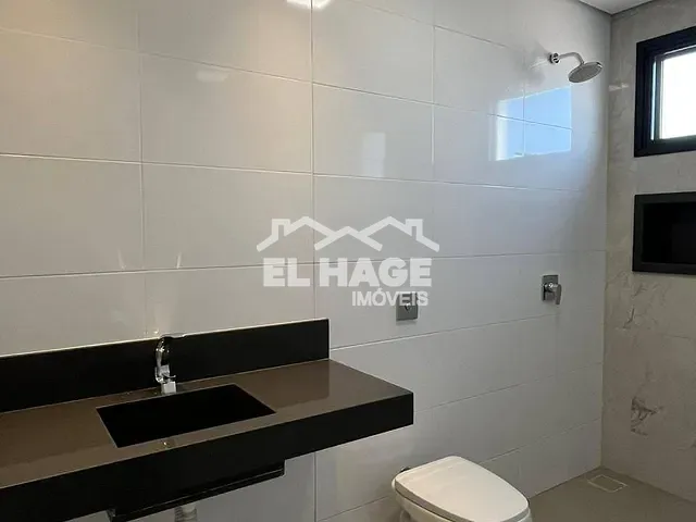 Casa com 323m² 3 quartos e 4 banheiros, à venda, no bairro Jardim Imperial em Cuiabá