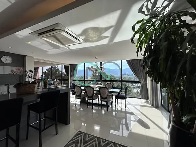 Casa com 304m² 3 quartos e 5 banheiros, à venda, no bairro Centenário em Sapiranga