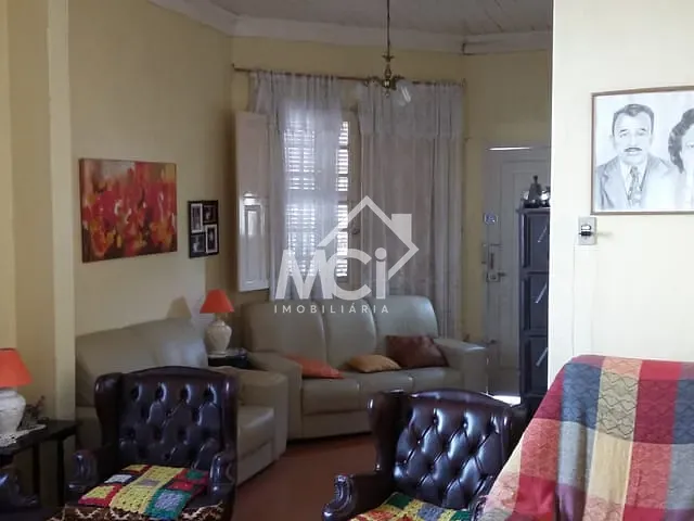 Casa 4 quartos e 3 banheiros, à venda, no bairro Centro em Pelotas
