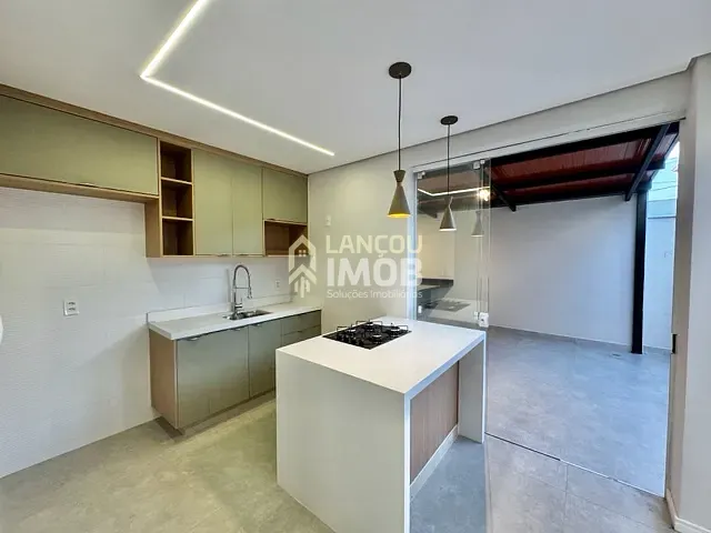 Casa 3 quartos e 2 banheiros, à venda, no bairro Jardim Shangai em Jundiaí