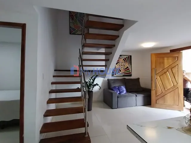Casa 3 quartos e 3 banheiros, à venda, no bairro Olivença em Ilhéus