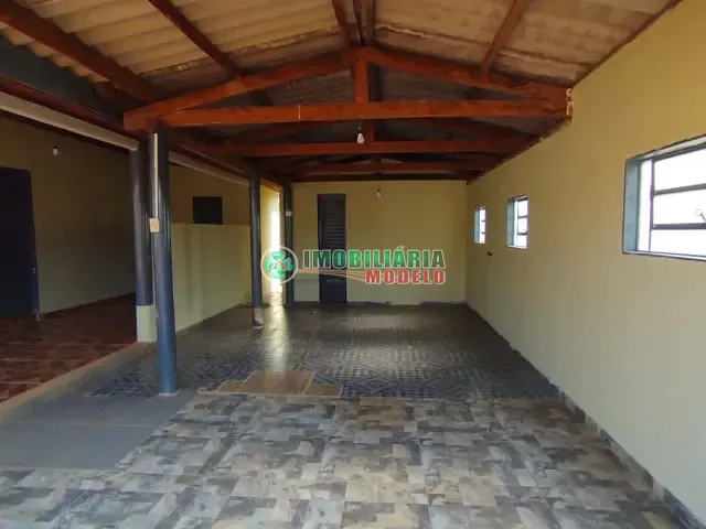 Casa 2 quartos e 1 banheiro, para alugar, no bairro Centro em Canarana