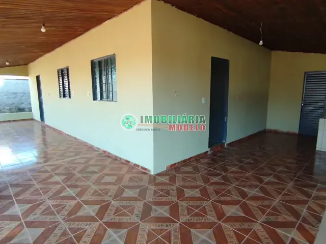 Casa 2 quartos e 1 banheiro, para alugar, no bairro Centro em Canarana