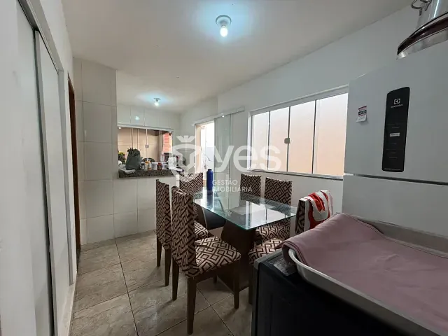 Casa 2 quartos e 2 banheiros, para alugar, no bairro Vila São Pedro em Araxá