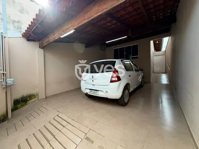 Casa 2 quartos e 2 banheiros, para alugar, no bairro Vila São Pedro em Araxá