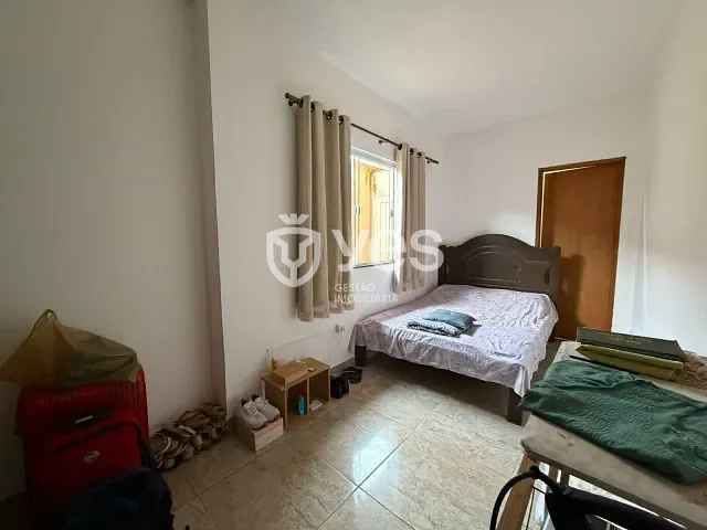 Casa 2 quartos e 2 banheiros, para alugar, no bairro Vila São Pedro em Araxá