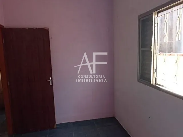Casa com 150m² 3 quartos e 1 banheiro, à venda, no bairro Jardim Columbia em Taubaté
