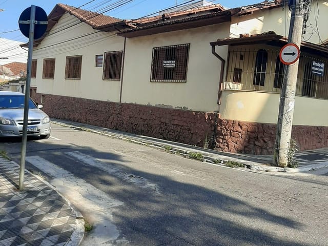 Casa 2 quartos e 2 banheiros, à venda, no bairro Centro em Pouso Alegre