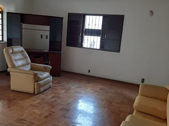 Casa 2 quartos e 2 banheiros, à venda, no bairro Centro em Pouso Alegre