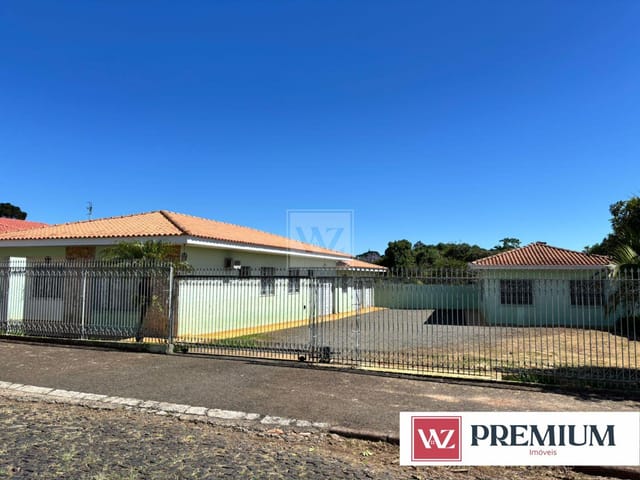 Casa com 280m² 3 quartos e 5 banheiros, à venda, no bairro Uvaranas em Ponta Grossa