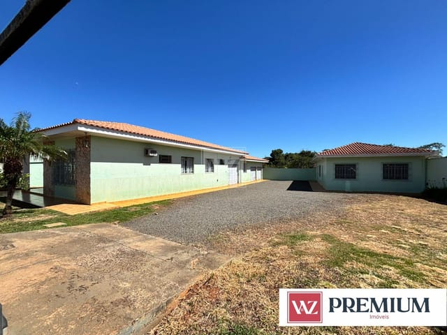 Casa com 280m² 3 quartos e 5 banheiros, à venda, no bairro Uvaranas em Ponta Grossa