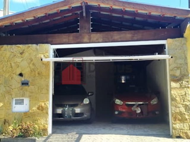 Casa com 125m², à venda, no bairro Triângulo em Pindamonhangaba
