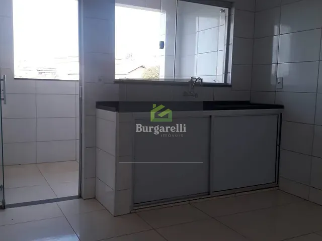 Casa 3 quartos e 1 banheiro, para alugar, no bairro Jardim das Acácias em Lavras
