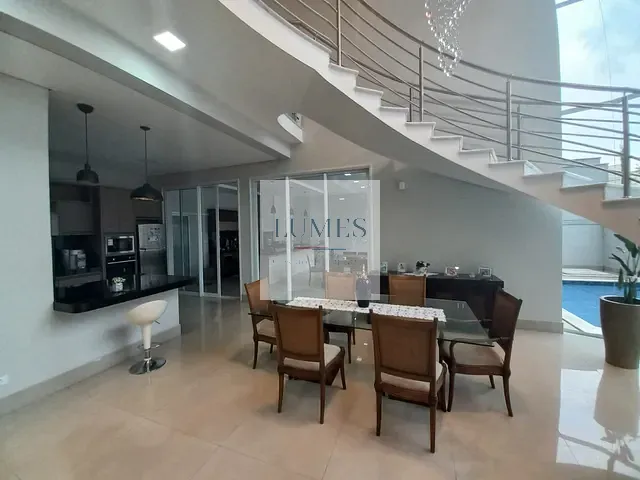 Casa 4 quartos e 5 banheiros, à venda, no bairro Vila Cordenonsi em Americana