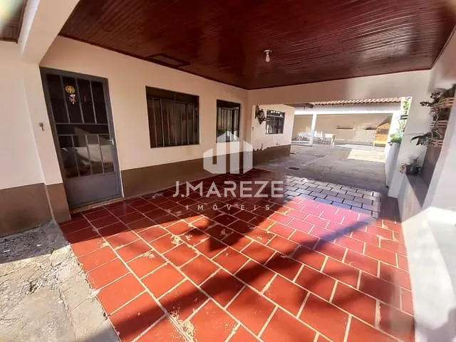 Casa com 288m² 4 quartos e 2 banheiros, à venda, no bairro JARDIM GRAMADOS em Apucarana