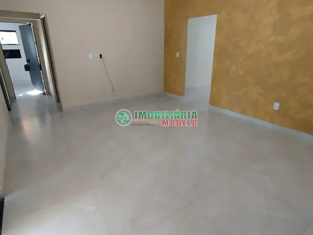Casa 4 quartos e 2 banheiros, à venda, no bairro Centro em Canarana