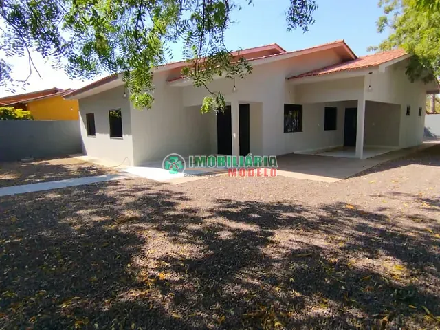 Casa 4 quartos e 2 banheiros, à venda, no bairro Centro em Canarana