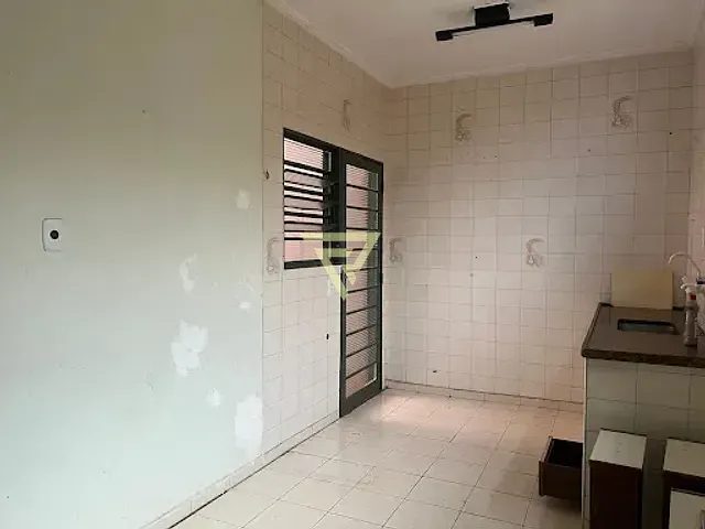 Casa com 250m² 3 quartos e 3 banheiros, à venda, no bairro Geraldo Correia de Carvalho em Ribeirão Preto