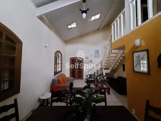 Casa com 450m² 3 quartos e 2 banheiros, para alugar, no bairro Itaipu em Niterói