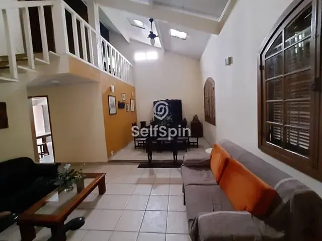 Casa com 450m² 3 quartos e 2 banheiros, para alugar, no bairro Itaipu em Niterói