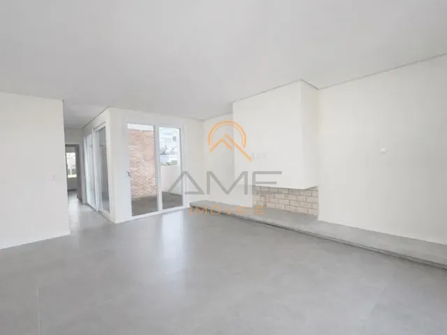 Casa com 400m² 4 quartos e 5 banheiros, à venda, no bairro Laranjal em Pelotas