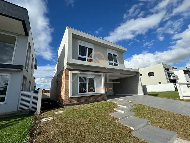Casa com 400m² 4 quartos e 5 banheiros, à venda, no bairro Laranjal em Pelotas