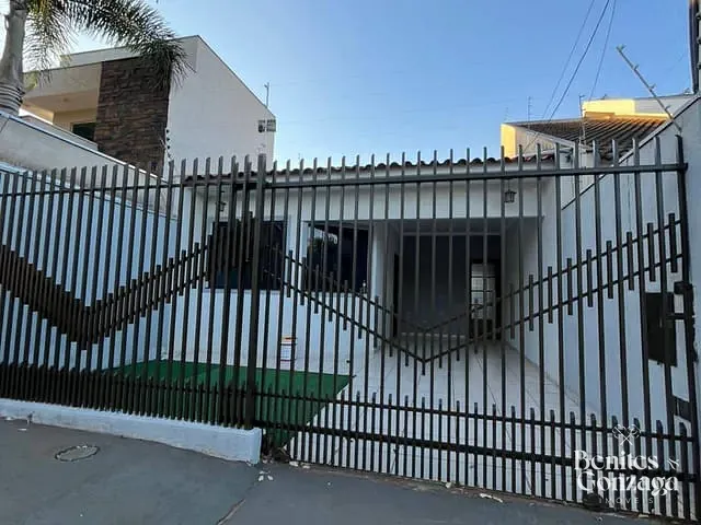 Casa 3 quartos e 2 banheiros, para alugar, no bairro Jardim Paris em Maringá