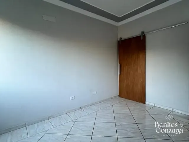 Casa 3 quartos e 2 banheiros, para alugar, no bairro Jardim Paris em Maringá