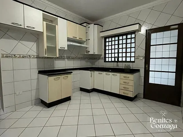 Casa 3 quartos e 2 banheiros, para alugar, no bairro Jardim Paris em Maringá