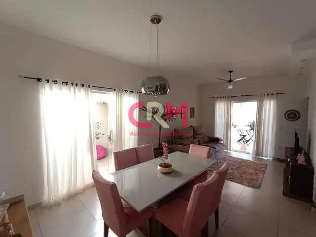 Casa com 364m² 2 quartos e 3 banheiros, à venda, no bairro Parque Residencial Laranjeiras III em Taquaritinga