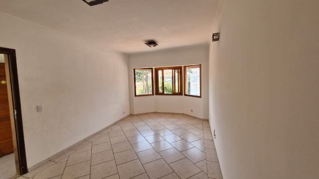 Foto do Casa - Casa Moderna à Venda em Condomínio Completo – 3 Quartos (1 suíte), 165m²,  Mezanino e Lazer em Jardim Rio das Pedras, Cotia/SP | Casa Husti Imóveis
