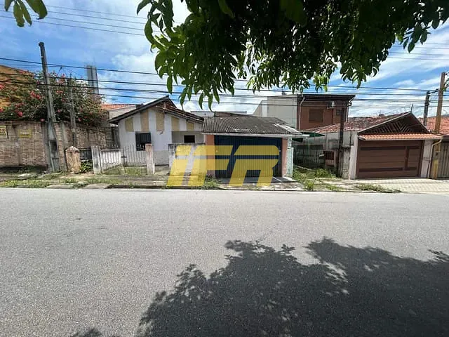Casa 4 quartos e 2 banheiros, à venda, no bairro Vila São José em Taubaté