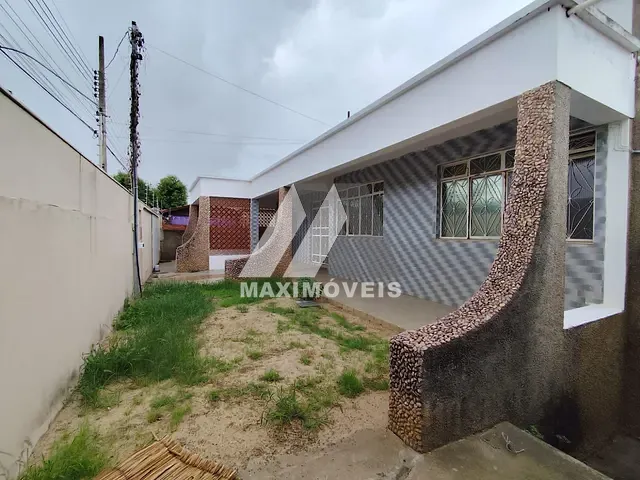 Casa com 580m² 4 quartos e 2 banheiros, à venda ou para alugar, no bairro Santa Tereza em Araçuaí