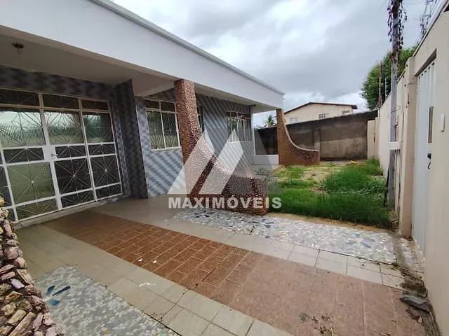 Casa com 580m² 4 quartos e 2 banheiros, à venda ou para alugar, no bairro Santa Tereza em Araçuaí