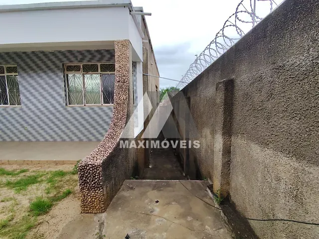 Casa com 580m² 4 quartos e 2 banheiros, à venda ou para alugar, no bairro Santa Tereza em Araçuaí