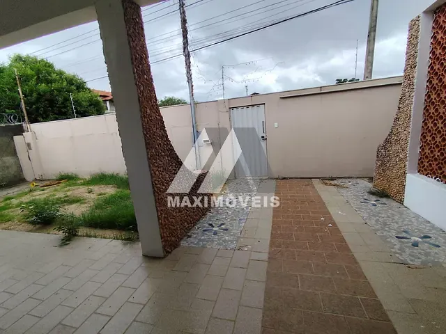 Casa com 580m² 4 quartos e 2 banheiros, à venda ou para alugar, no bairro Santa Tereza em Araçuaí