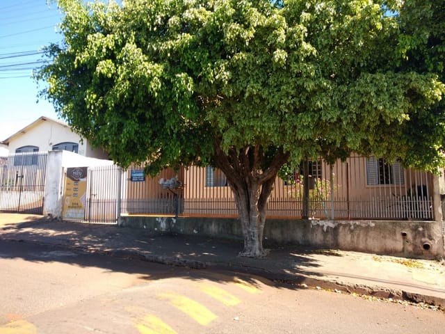 Casa com 300m² 3 quartos e 2 banheiros, à venda, no bairro Parque Residencial Ana Rosa em Cambé