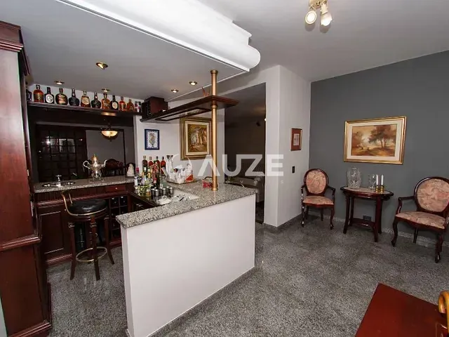 Casa com 349m² 4 quartos e 5 banheiros, à venda, no bairro Batel em Curitiba