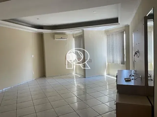 Casa 4 quartos e 1 banheiro, para alugar, no bairro Centro em Registro
