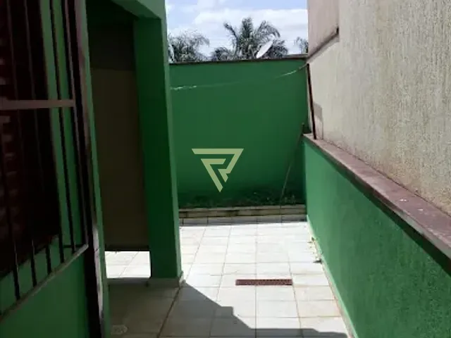 Casa com 200m² 2 quartos e 2 banheiros, à venda, no bairro Jardim Antártica em Ribeirão Preto