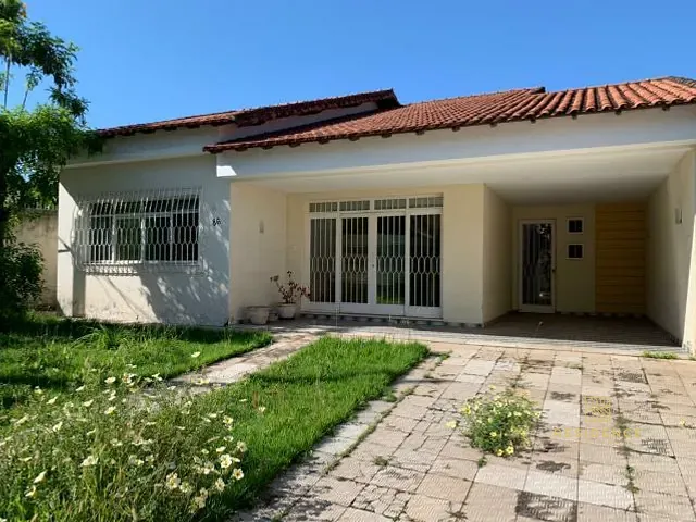 Casa 3 quartos e 2 banheiros, à venda, no bairro Jardim Amália em Volta Redonda