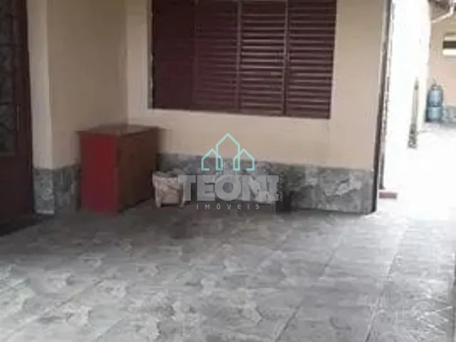 Casa com 300m² 4 quartos e 3 banheiros, à venda, no bairro Jardim da Luz em Taubaté