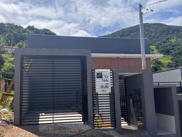 Casa 2 quartos e 1 banheiro, à venda, no bairro Villa Garden em Extrema